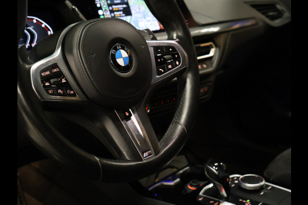 BMW 1-serie M135i xDrive M Sport [SCHUIFKANTELDAK, ADAPTIVE CRUISE CONTROL, APPLE CARPLAY, ANDROID AUTO, HUD, ACHTERUITRIJCAMERA, PDC V+A, STOELVERWARMING, STUURVERWARMING, BMW LED, NIEUWSTAAT]