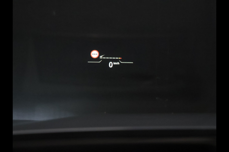 BMW 1-serie M135i xDrive M Sport [SCHUIFKANTELDAK, ADAPTIVE CRUISE CONTROL, APPLE CARPLAY, ANDROID AUTO, HUD, ACHTERUITRIJCAMERA, PDC V+A, STOELVERWARMING, STUURVERWARMING, BMW LED, NIEUWSTAAT]