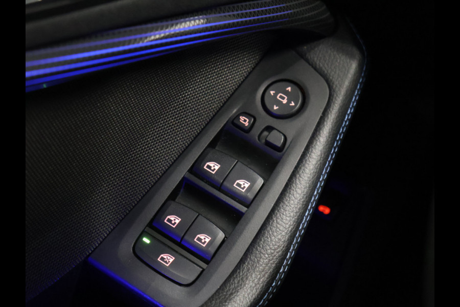 BMW 1-serie M135i xDrive M Sport [SCHUIFKANTELDAK, ADAPTIVE CRUISE CONTROL, APPLE CARPLAY, ANDROID AUTO, HUD, ACHTERUITRIJCAMERA, PDC V+A, STOELVERWARMING, STUURVERWARMING, BMW LED, NIEUWSTAAT]