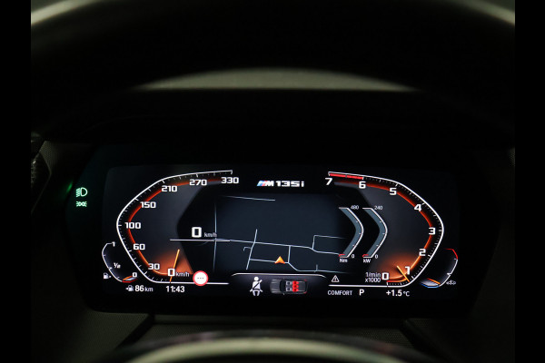 BMW 1-serie M135i xDrive M Sport [SCHUIFKANTELDAK, ADAPTIVE CRUISE CONTROL, APPLE CARPLAY, ANDROID AUTO, HUD, ACHTERUITRIJCAMERA, PDC V+A, STOELVERWARMING, STUURVERWARMING, BMW LED, NIEUWSTAAT]