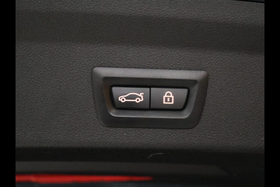 BMW 1-serie M135i xDrive M Sport [SCHUIFKANTELDAK, ADAPTIVE CRUISE CONTROL, APPLE CARPLAY, ANDROID AUTO, HUD, ACHTERUITRIJCAMERA, PDC V+A, STOELVERWARMING, STUURVERWARMING, BMW LED, NIEUWSTAAT]