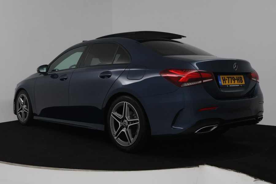 Mercedes-Benz A-Klasse 180 Premium Plus (PANORAMADAK, STOELVERWARMING, SFEERVERLICHTING, CLIMA, CAMERA)