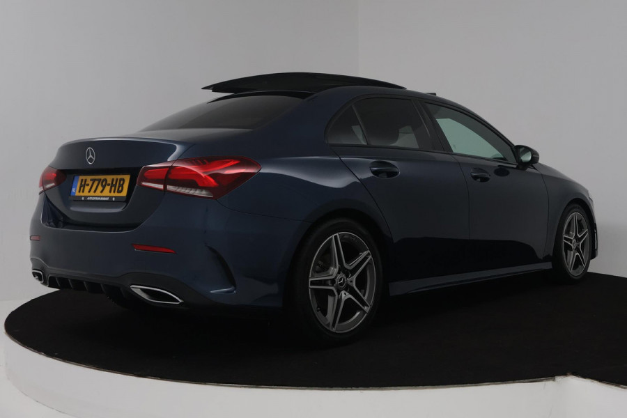 Mercedes-Benz A-Klasse 180 Premium Plus (PANORAMADAK, STOELVERWARMING, SFEERVERLICHTING, CLIMA, CAMERA)