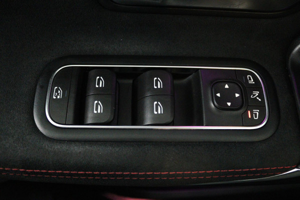 Mercedes-Benz A-Klasse 180 Premium Plus (PANORAMADAK, STOELVERWARMING, SFEERVERLICHTING, CLIMA, CAMERA)
