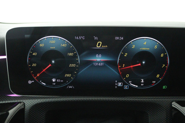 Mercedes-Benz A-Klasse 180 Premium Plus (PANORAMADAK, STOELVERWARMING, SFEERVERLICHTING, CLIMA, CAMERA)