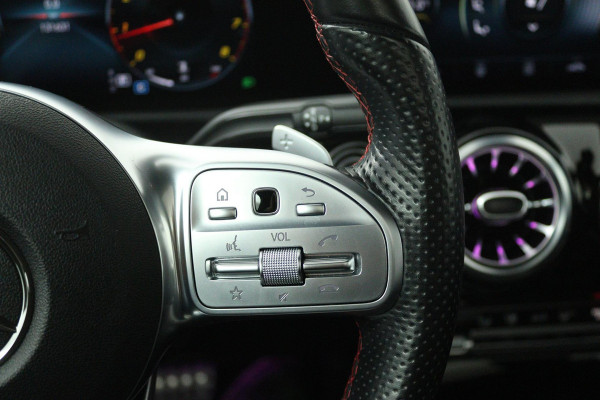 Mercedes-Benz A-Klasse 180 Premium Plus (PANORAMADAK, STOELVERWARMING, SFEERVERLICHTING, CLIMA, CAMERA)