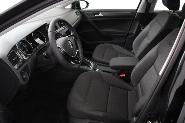 Volkswagen e-Golf | Navigatie | Climate Control | Adaptieve Cruise Control | 17" Velgen |