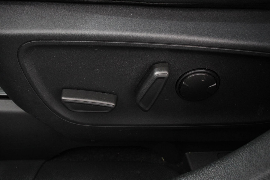 Ford Kuga 2.5 PHEV 225pk ST-Line X | Navigatie | Apple Carplay/Android Auto | Parkeersensoren | Camera | Adaptive Cruise Control | Blind Spot Assist | Elektrische achterklep | Stoel-en stuurverwarming | Park Assist | LED-koplampen | Elektrische bestuurdersstoel