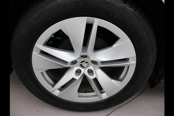 Škoda ENYAQ iV 80 + CAMERA | ADAPTIVE CRUISE | SFEERVERLICHTING | CARPLAY | STUURVERW.