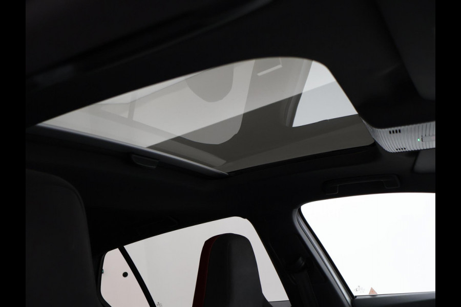 Volkswagen Golf 8 2.0 TSI GTI CLUBSPORT 300 PK MILLTEK | PANORAMA | HARMAN/KARDON | SFEERVERL. | CAMERA