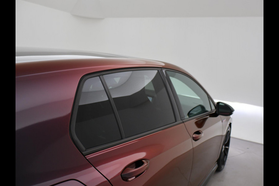 Volkswagen Golf 8 2.0 TSI GTI CLUBSPORT 300 PK MILLTEK | PANORAMA | HARMAN/KARDON | SFEERVERL. | CAMERA