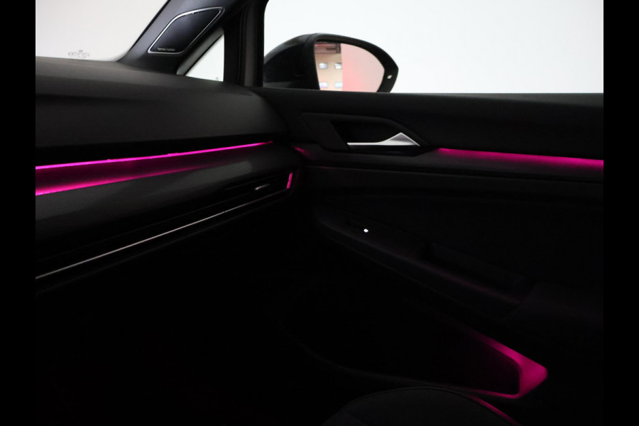 Volkswagen Golf 8 2.0 TSI GTI CLUBSPORT 300 PK MILLTEK | PANORAMA | HARMAN/KARDON | SFEERVERL. | CAMERA