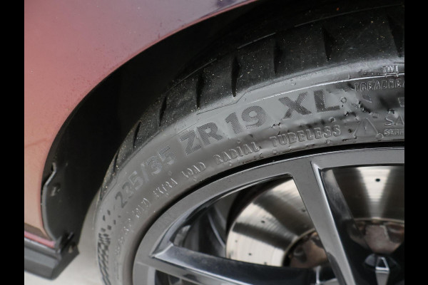 Volkswagen Golf 8 2.0 TSI GTI CLUBSPORT 300 PK MILLTEK | PANORAMA | HARMAN/KARDON | SFEERVERL. | CAMERA