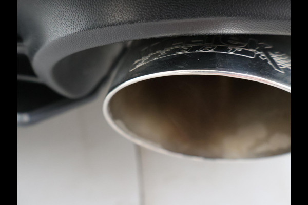 Volkswagen Golf 8 2.0 TSI GTI CLUBSPORT 300 PK MILLTEK | PANORAMA | HARMAN/KARDON | SFEERVERL. | CAMERA