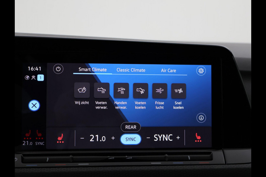 Volkswagen Golf 8 2.0 TSI GTI CLUBSPORT 300 PK MILLTEK | PANORAMA | HARMAN/KARDON | SFEERVERL. | CAMERA