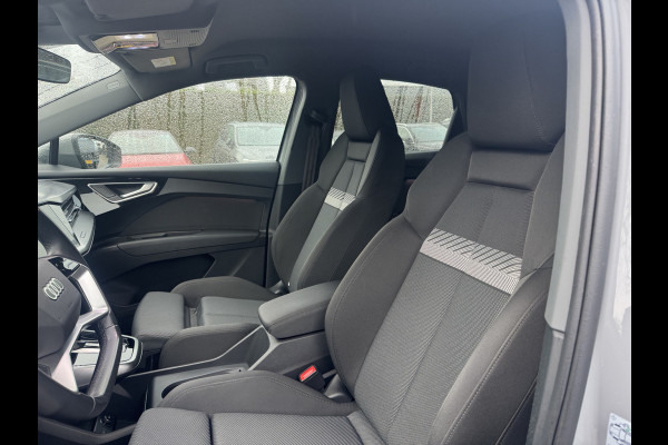 Audi Q4 Sportback e-tron 40 Launch edition Advanced 77 kWh / CarPlay / Matrix LED / Sportstoelen / Virtual Cockpit / Parkeerhulp V+A / Sonos Audio / Intr.voorverwarming / Stoelverwarming / DAB / Cruise Control