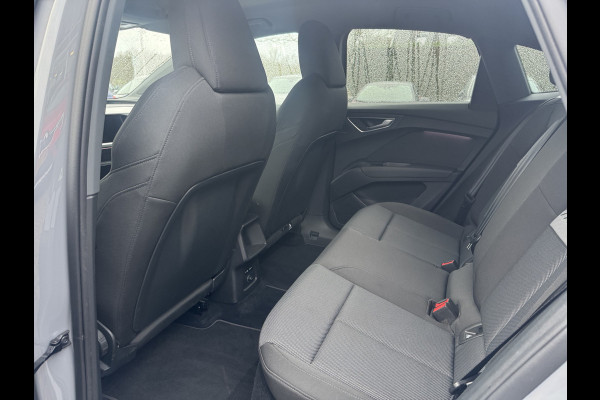 Audi Q4 Sportback e-tron 40 Launch edition Advanced 77 kWh / CarPlay / Matrix LED / Sportstoelen / Virtual Cockpit / Parkeerhulp V+A / Sonos Audio / Intr.voorverwarming / Stoelverwarming / DAB / Cruise Control