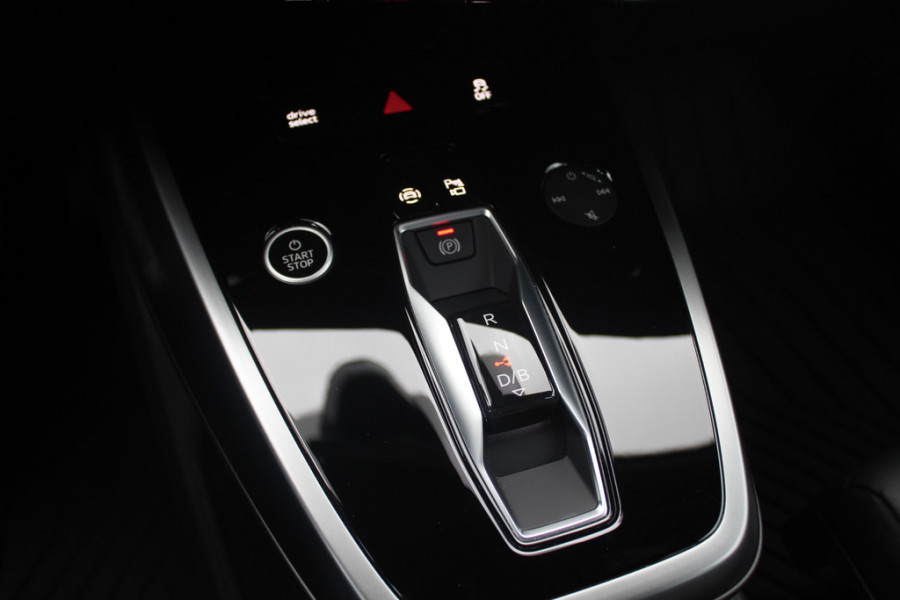 Audi Q4 Sportback e-tron 40 Launch edition Advanced 77 kWh / CarPlay / Matrix LED / Sportstoelen / Virtual Cockpit / Parkeerhulp V+A / Sonos Audio / Intr.voorverwarming / Stoelverwarming / DAB / Cruise Control