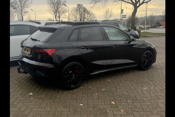 Audi A3 Sportback 45 TFSI e S edition Competition / Trekhaak / Panoramadak / CarPlay / Matrix LED / Keyless / Parkeerhulp V+A / 18'' / Half leder / Navigatie / DAB / Dodehoek / Stoelverwarming / ACC