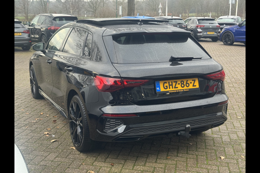 Audi A3 Sportback 45 TFSI e S edition Competition / Trekhaak / Panoramadak / CarPlay / Matrix LED / Keyless / Parkeerhulp V+A / 18'' / Half leder / Navigatie / DAB / Dodehoek / Stoelverwarming / ACC