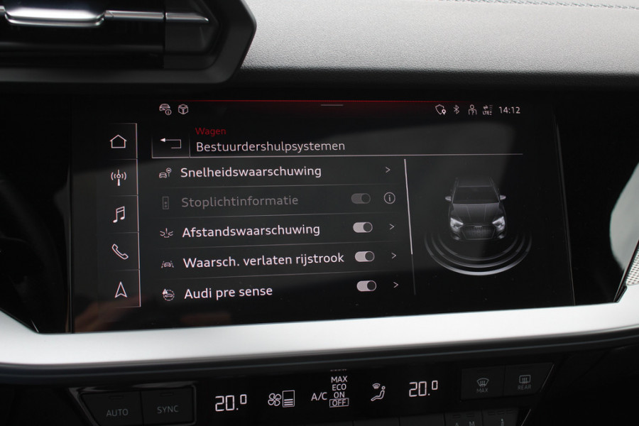 Audi A3 Sportback 45 TFSI e S edition Competition / Trekhaak / Panoramadak / CarPlay / Matrix LED / Keyless / Parkeerhulp V+A / 18'' / Half leder / Navigatie / DAB / Dodehoek / Stoelverwarming / ACC