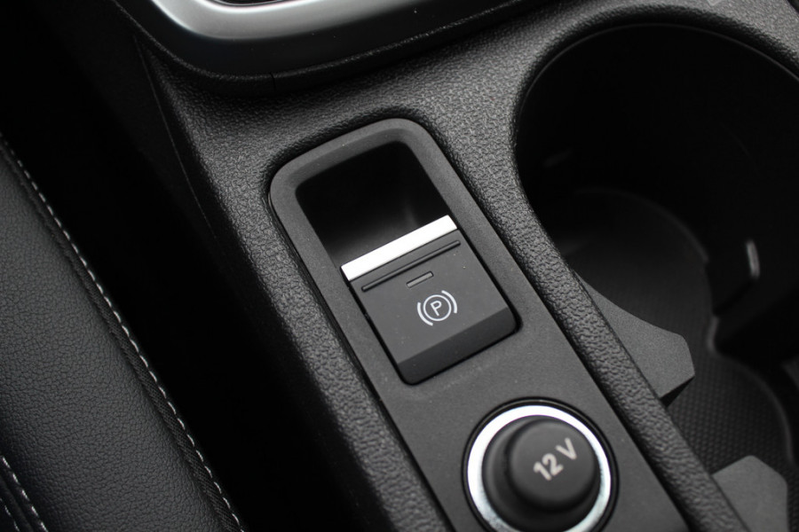 Audi A3 Sportback 45 TFSI e S edition Competition / Trekhaak / Panoramadak / CarPlay / Matrix LED / Keyless / Parkeerhulp V+A / 18'' / Half leder / Navigatie / DAB / Dodehoek / Stoelverwarming / ACC