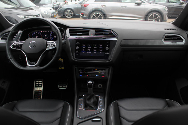 Volkswagen Tiguan 1.5 TSI R-Line Business+ / Trekhaak / Panoramadak / Camera / Leder / 20'' / CarPlay / Virtual Cockpit / Matrix LED / Stoel+Stuurverwarming / Dodehoek / DAB / ACC