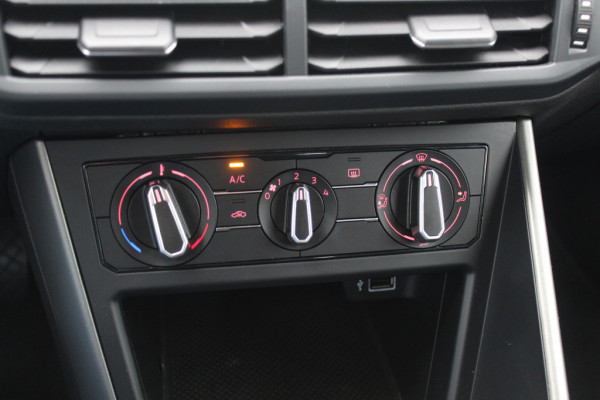 Volkswagen Polo 1.0 TSI Comfortline / CarPlay / Navigatie / Parkeerhulp V+A / DAB / ACC