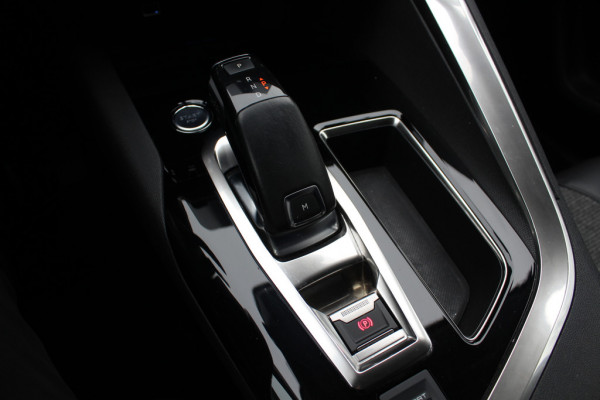 Peugeot 5008 1.6 e-THP GT-Line 7p. / Camera / Half leder / 18'' / Virtual Cockpit / Dodehoek / LED Koplampen / Navigatie / Stoelverwarming / DAB / Cruise Control