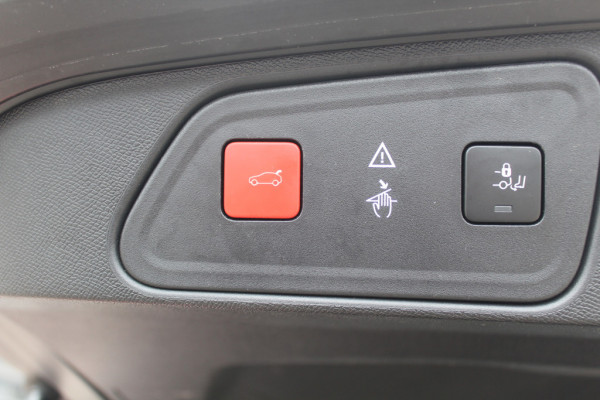 Peugeot 5008 1.6 e-THP GT-Line 7p. / Camera / Half leder / 18'' / Virtual Cockpit / Dodehoek / LED Koplampen / Navigatie / Stoelverwarming / DAB / Cruise Control