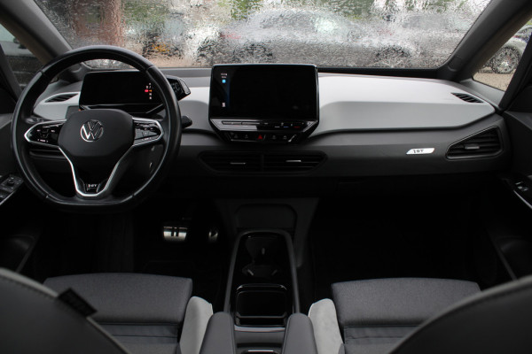 Volkswagen ID.3 First Max 58 kWh / Full option! / Trekhaak / Panoramadak / Camera / Head-up / Keyless / 20'' / ACC / Dodehoek / Elektr. stoelen / Massage / Navigatie / Stuurverwarming
