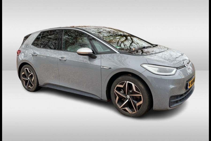 Volkswagen ID.3 First Max 58 kWh 60.871 km! / Full option! / Trekhaak / Panoramadak / Camera / Head-up / Keyless / 20'' / ACC / Dodehoek / Elektr. stoelen / Massage / Navigatie / Stuurverwarming