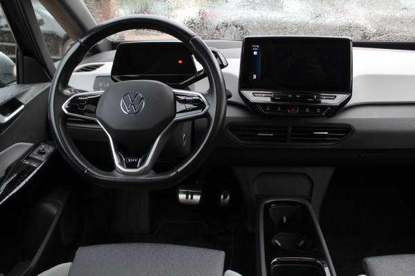 Volkswagen ID.3 First Max 58 kWh 60.871 km! / Full option! / Trekhaak / Panoramadak / Camera / Head-up / Keyless / 20'' / ACC / Dodehoek / Elektr. stoelen / Massage / Navigatie / Stuurverwarming