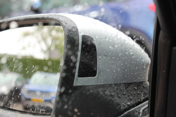 Volkswagen ID.3 First Max 58 kWh 60.871 km! / Full option! / Trekhaak / Panoramadak / Camera / Head-up / Keyless / 20'' / ACC / Dodehoek / Elektr. stoelen / Massage / Navigatie / Stuurverwarming