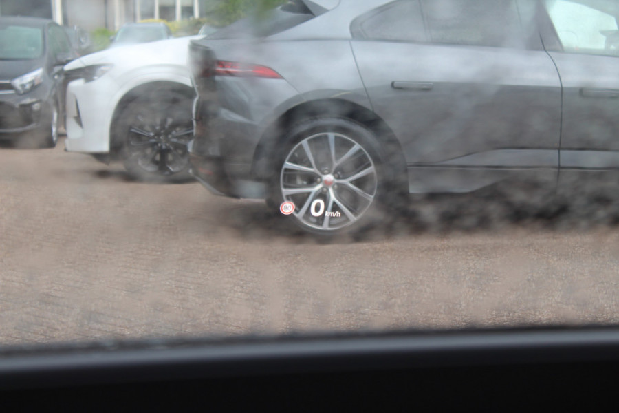 Volkswagen ID.3 First Max 58 kWh 60.871 km! / Full option! / Trekhaak / Panoramadak / Camera / Head-up / Keyless / 20'' / ACC / Dodehoek / Elektr. stoelen / Massage / Navigatie / Stuurverwarming