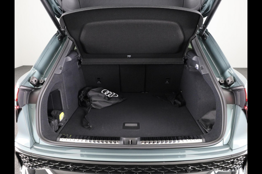 Audi Q3 S edition e-hybrid 200 kW / 272 PK | Techniekpakket plus | Ambiente lichtpakket pro | Privacy glas | Panoramadak| Dodehoek detectie | Leder |