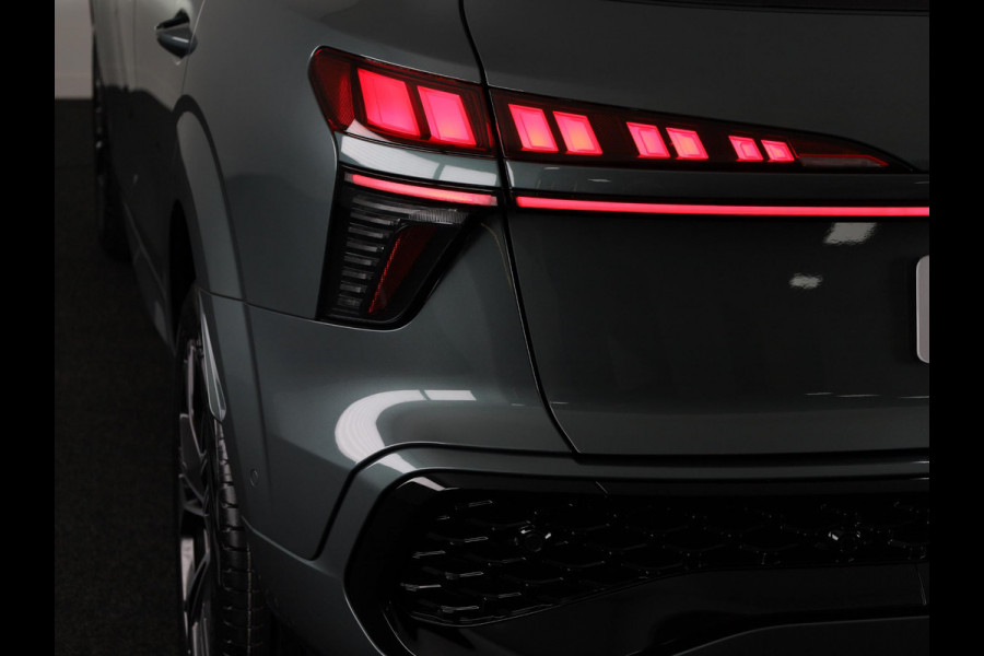 Audi Q3 S edition e-hybrid 200 kW / 272 PK | Techniekpakket plus | Ambiente lichtpakket pro | Privacy glas | Panoramadak| Dodehoek detectie | Leder |
