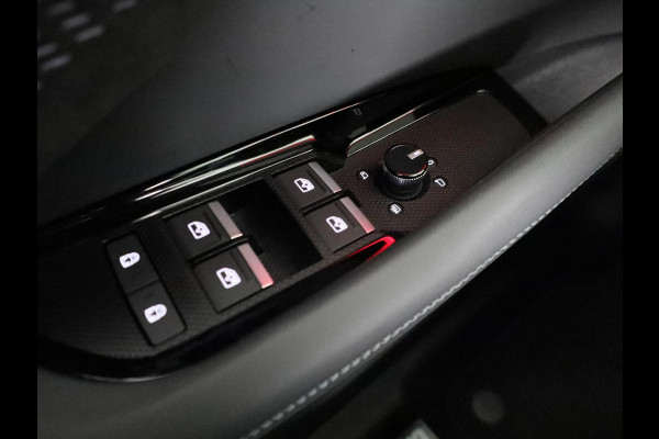 Audi Q3 S edition e-hybrid 200 kW / 272 PK | Techniekpakket plus | Ambiente lichtpakket pro | Privacy glas | Panoramadak| Dodehoek detectie | Leder |