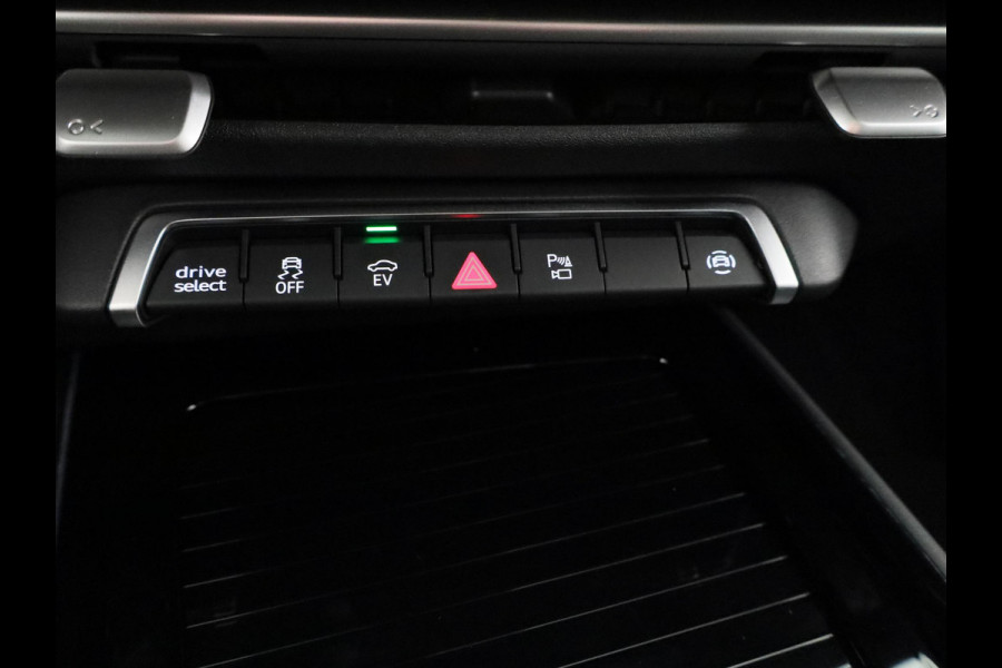 Audi Q3 S edition e-hybrid 200 kW / 272 PK | Techniekpakket plus | Ambiente lichtpakket pro | Privacy glas | Panoramadak| Dodehoek detectie | Leder |