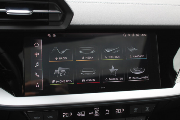 Audi A3 Sportback 45 TFSI e S edition Competition / Trekhaak / Panoramadak / CarPlay / Matrix LED / Keyless / Parkeerhulp V+A / 18'' / Half leder / Navigatie / DAB / Dodehoek / Stoelverwarming / ACC
