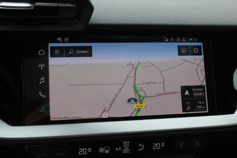 Audi A3 Sportback 45 TFSI e S edition Competition / Trekhaak / Panoramadak / CarPlay / Matrix LED / Keyless / Parkeerhulp V+A / 18'' / Half leder / Navigatie / DAB / Dodehoek / Stoelverwarming / ACC