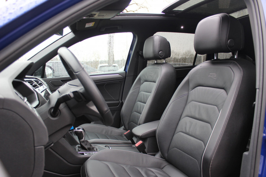 Volkswagen Tiguan 1.5 TSI R-Line Business+ / Trekhaak / Panoramadak / Camera / Leder / 20'' / CarPlay / Virtual Cockpit / Matrix LED / Stoel+Stuurverwarming / Dodehoek / DAB / ACC