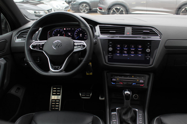 Volkswagen Tiguan 1.5 TSI R-Line Business+ / Trekhaak / Panoramadak / Camera / Leder / 20'' / CarPlay / Virtual Cockpit / Matrix LED / Stoel+Stuurverwarming / Dodehoek / DAB / ACC