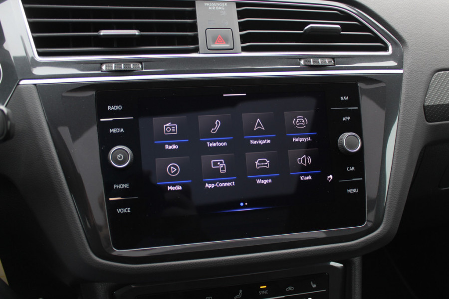 Volkswagen Tiguan 1.5 TSI R-Line Business+ / Trekhaak / Panoramadak / Camera / Leder / 20'' / CarPlay / Virtual Cockpit / Matrix LED / Stoel+Stuurverwarming / Dodehoek / DAB / ACC