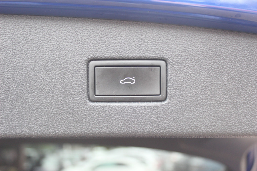 Volkswagen Tiguan 1.5 TSI R-Line Business+ / Trekhaak / Panoramadak / Camera / Leder / 20'' / CarPlay / Virtual Cockpit / Matrix LED / Stoel+Stuurverwarming / Dodehoek / DAB / ACC