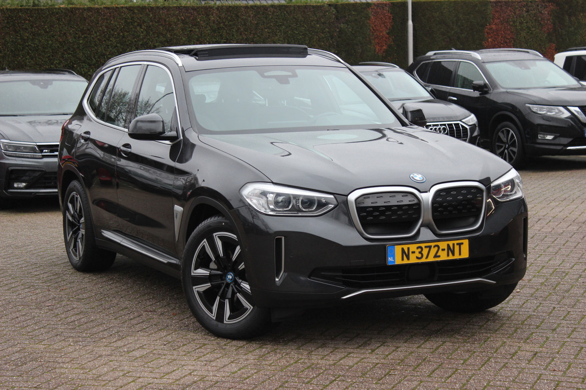 BMW iX3 Executive 80 kWh / SoH 95% / Panoramadak / Camera / Head-up / 20'' / Leder / Harman Kardon / Navigatie / Memory seats / Dodehoek / DAB / Stoelverwarming / Cruise Control Adaptief