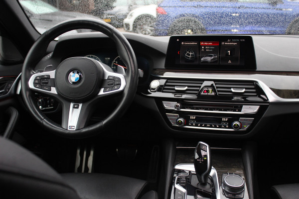 BMW 5 Serie Touring 540i xDrive High Exe. M Sport / Trekhaak / Panoramadak / 360Camera / Head-up / Leder / 19'' / Harman Kardon / CarPlay / Stoelventilatie / Stuur+Stoelverwarming / 4zone / Dodehoek / DAB / ACC