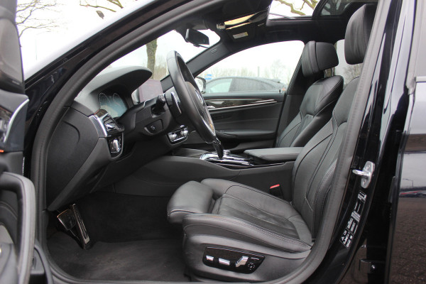 BMW 5 Serie Touring 540i xDrive High Exe. M Sport / Trekhaak / Panoramadak / 360Camera / Head-up / Leder / 19'' / Harman Kardon / CarPlay / Stoelventilatie / Stuur+Stoelverwarming / 4zone / Dodehoek / DAB / ACC