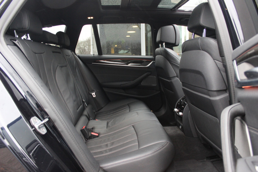BMW 5 Serie Touring 540i xDrive High Exe. M Sport / Trekhaak / Panoramadak / 360Camera / Head-up / Leder / 19'' / Harman Kardon / CarPlay / Stoelventilatie / Stuur+Stoelverwarming / 4zone / Dodehoek / DAB / ACC