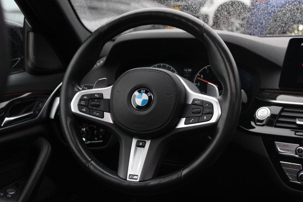 BMW 5 Serie Touring 540i xDrive High Exe. M Sport / Trekhaak / Panoramadak / 360Camera / Head-up / Leder / 19'' / Harman Kardon / CarPlay / Stoelventilatie / Stuur+Stoelverwarming / 4zone / Dodehoek / DAB / ACC